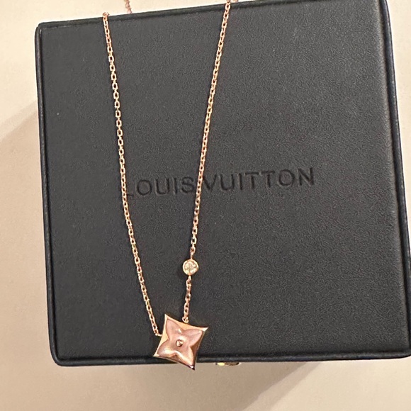 Louis Vuitton Blossom Star PendantPink gold Mother-of-Pearl 18K diamond Necklace - Picture 8 of 9